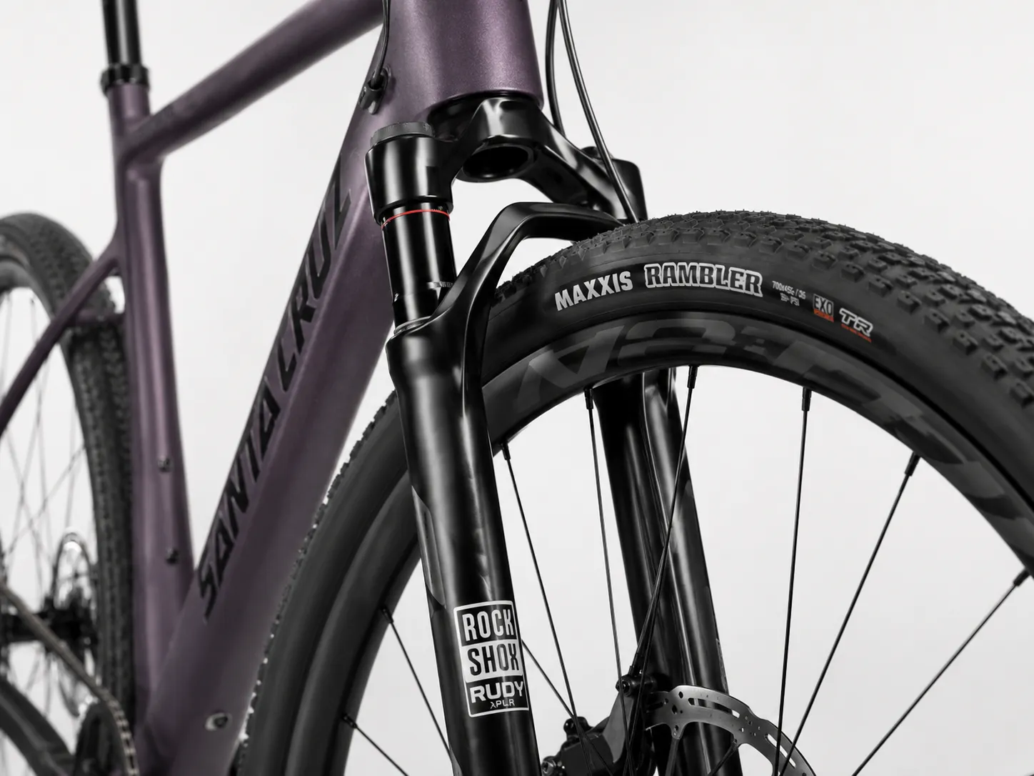 Santa Cruz Stigmata Rival AXS Rudy – Carbon CC Gravel Bike mit RockShox Rudy Base XPLR Federgabel (40 mm), SRAM GX Eagle AXS T-Type & Easton EC70 Carbon-Sattelstütze – Image 3