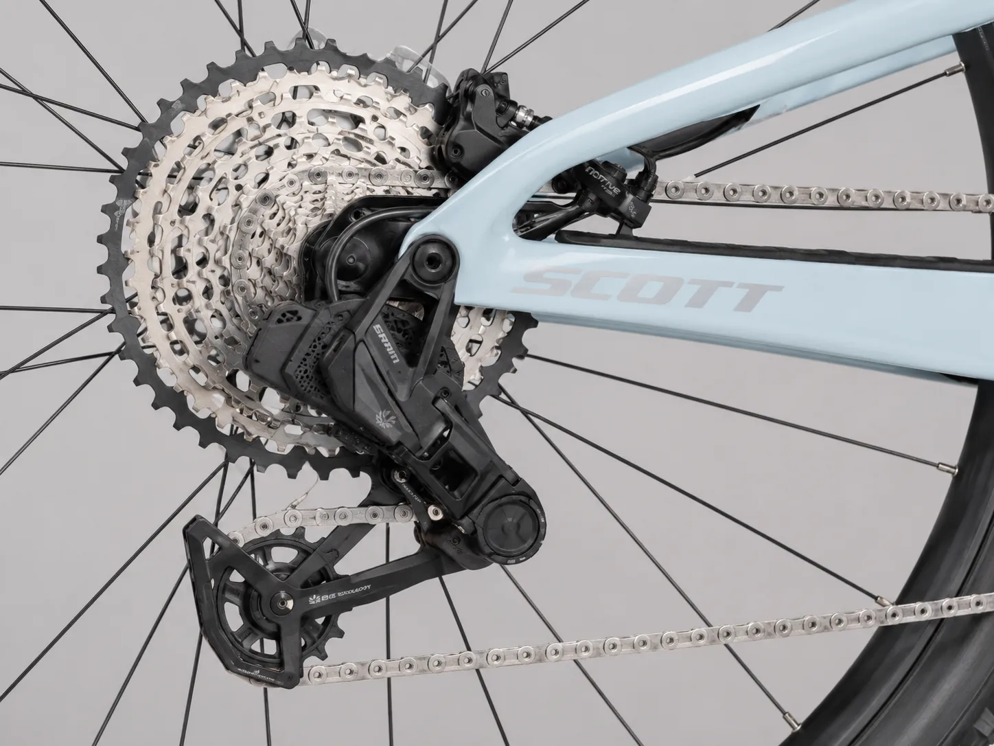 SCOTT Lumen eRIDE 910 – Light-E-MTB mit HMX Carbon Frame, TQ HPR60 360Wh, FOX 34 Rhythm & SRAM S1000 Eagle AXS Wireless – Image 4