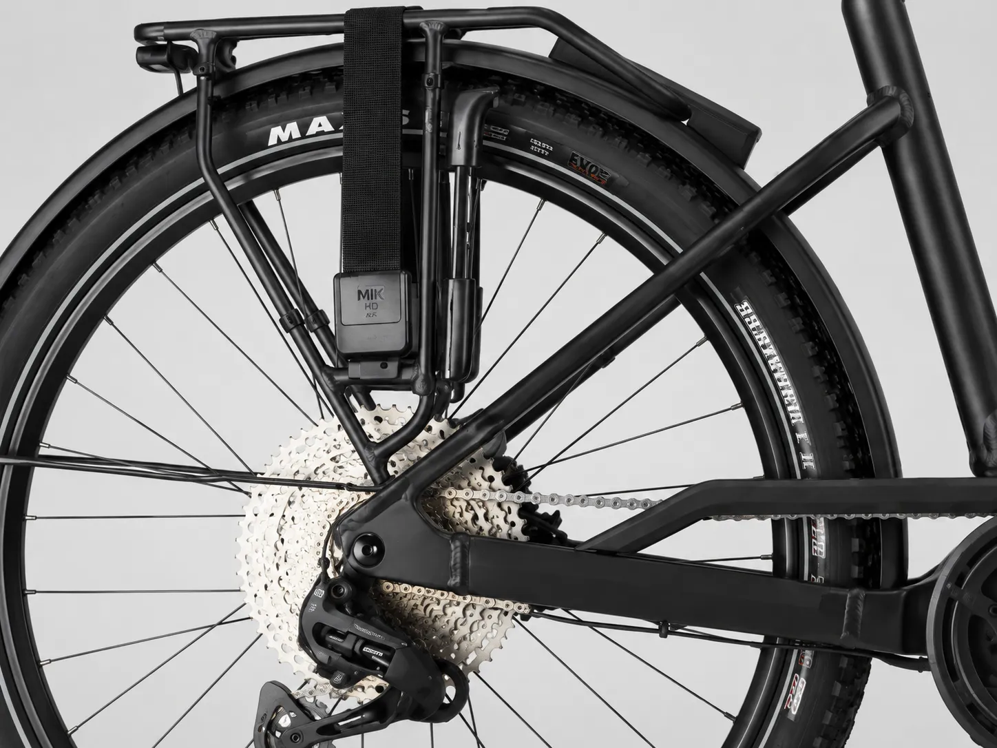 Canyon Pathlite:ON 9 SUV Step-Through – High-End E-Trekkingbike mit tiefem Einstieg, Bosch CX, FOX 34 AWL, Tektro M8000E & Magura ABS – Image 4