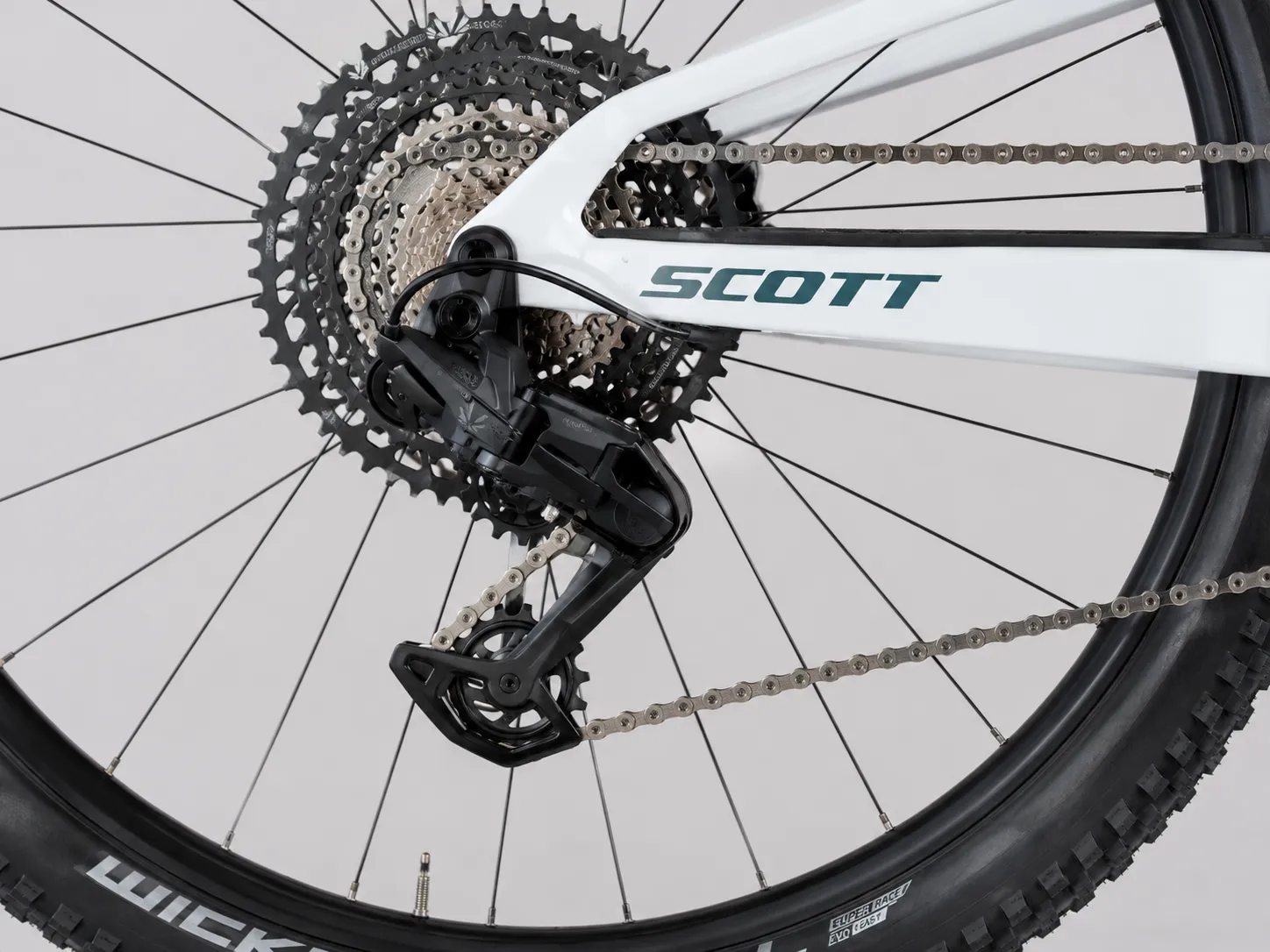 SCOTT Lumen eRIDE 920 – Light-E-MTB mit HMF Carbon Frame, TQ HPR60 360Wh, RockShox Recon Gold 140mm & SRAM Eagle 70 – Image 4