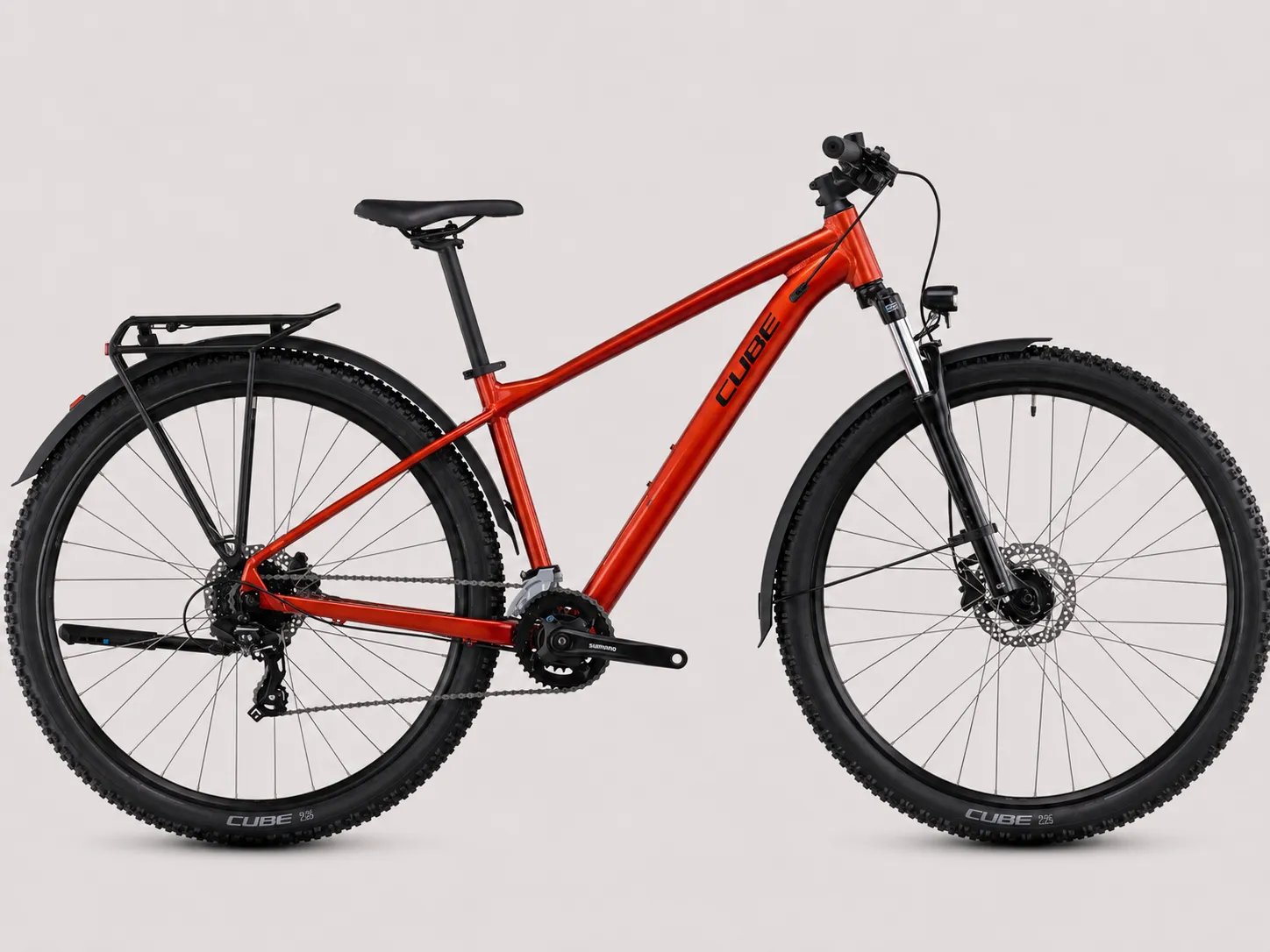 CUBE Aim ONE FE – Voll ausgestattetes Allround-MTB mit SR Suntour XCE 100mm, Shimano 2x8 Schaltung, Nabendynamo & Schutzblechen