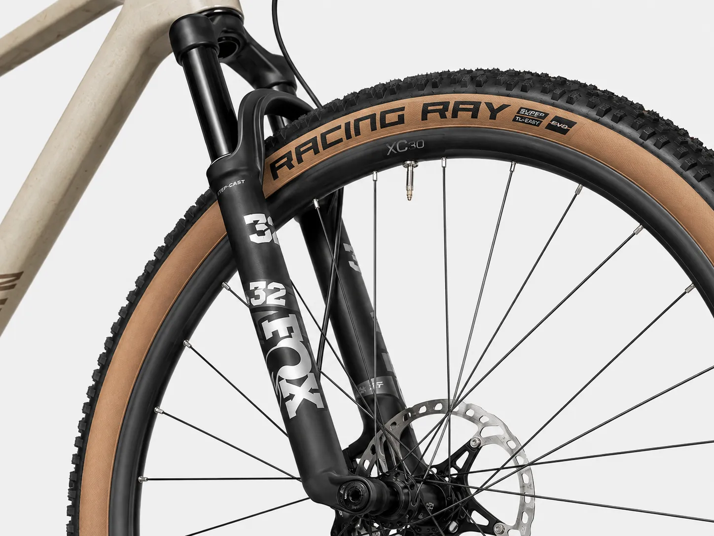 Canyon Exceed CF 8 – High-End Carbon XC Hardtail mit Fox 32 Step-Cast 100mm, Canyon XC 30 CF Carbon-Laufrädern & Shimano Deore XT 4-Kolben-Bremsen – Image 3